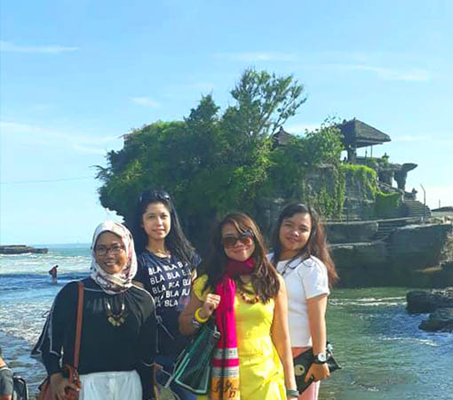 keindahan tanah lot